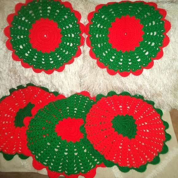 SET OF 5 CHRISTMAS DOILIES ROUND CROCHET RED & GREEN VINTAGE HANDMADE 17" LARGE - Picture 2 of 4